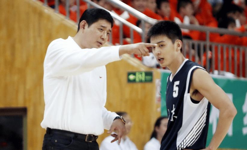 20分惨败！CBA焦点1战，山东大破新疆男篮，巩晓彬苦笑：都输麻了