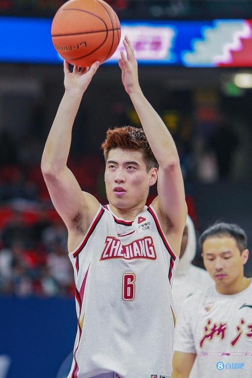 尽力局!程帅澎13中7&三分8中4砍全场最高23分末节遭严防3中1