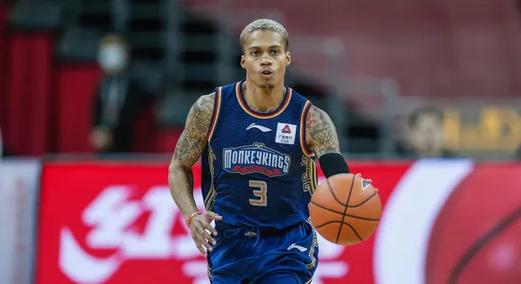 合力输出！约瑟夫杨20中13怒轰30分9助米奇10中6砍下21分12板
